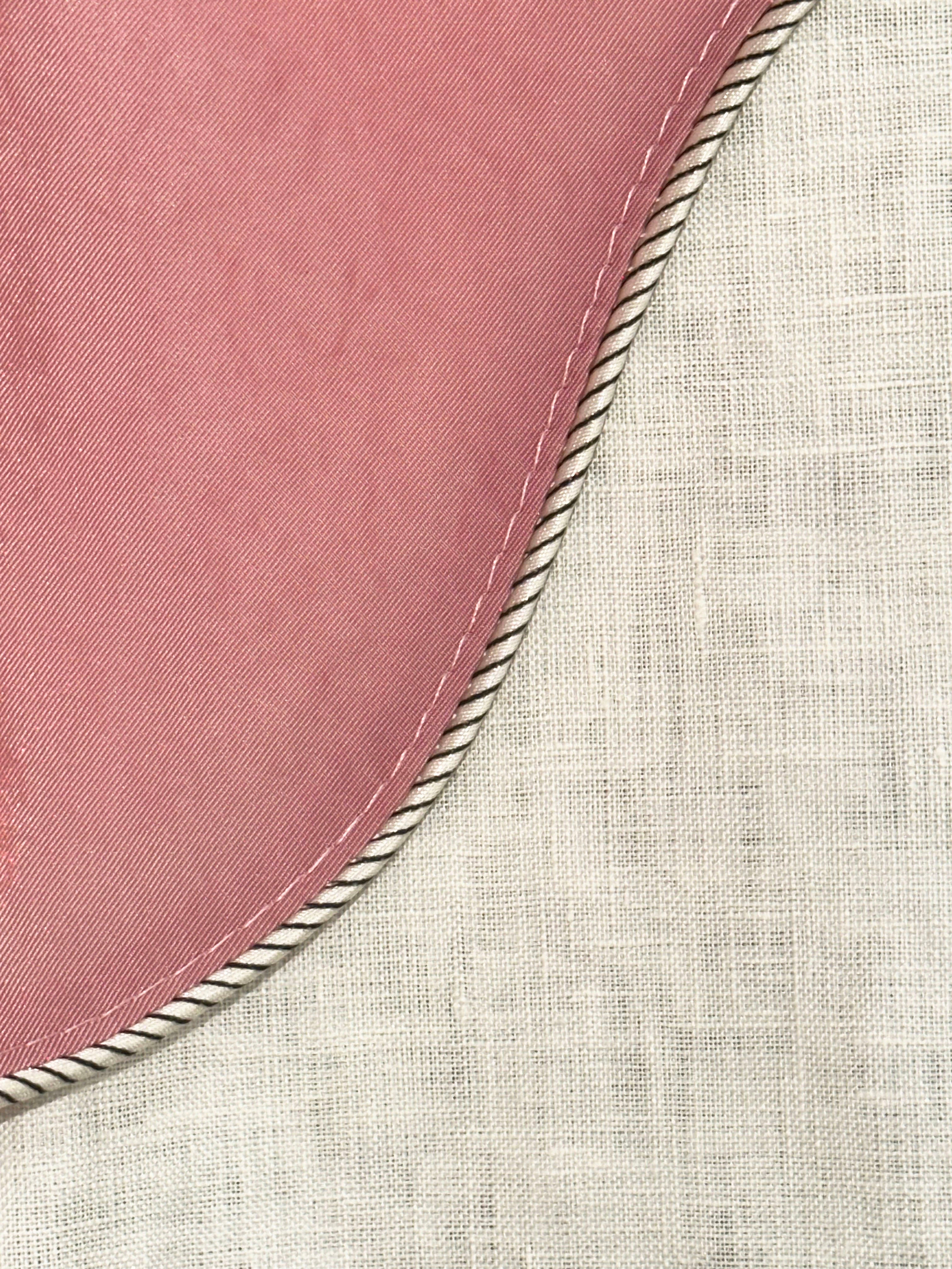 Detail close-up of the Drizzle shower curtain by Winther Wackerhausen, featuring a soft pink top layer, linen-textured base fabric, and refined rope-edge trim.
